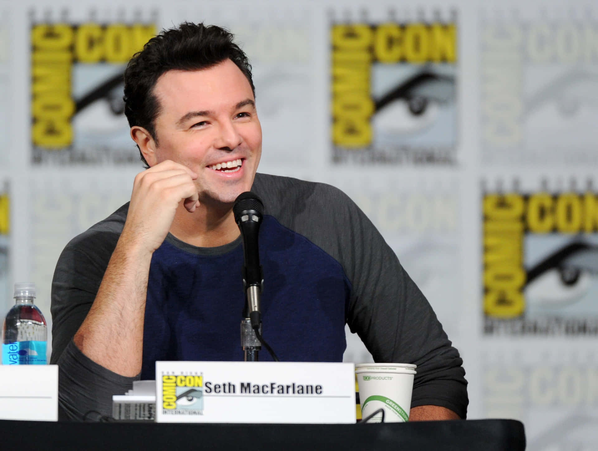 Seth Macfarlane [wallpaper] Background