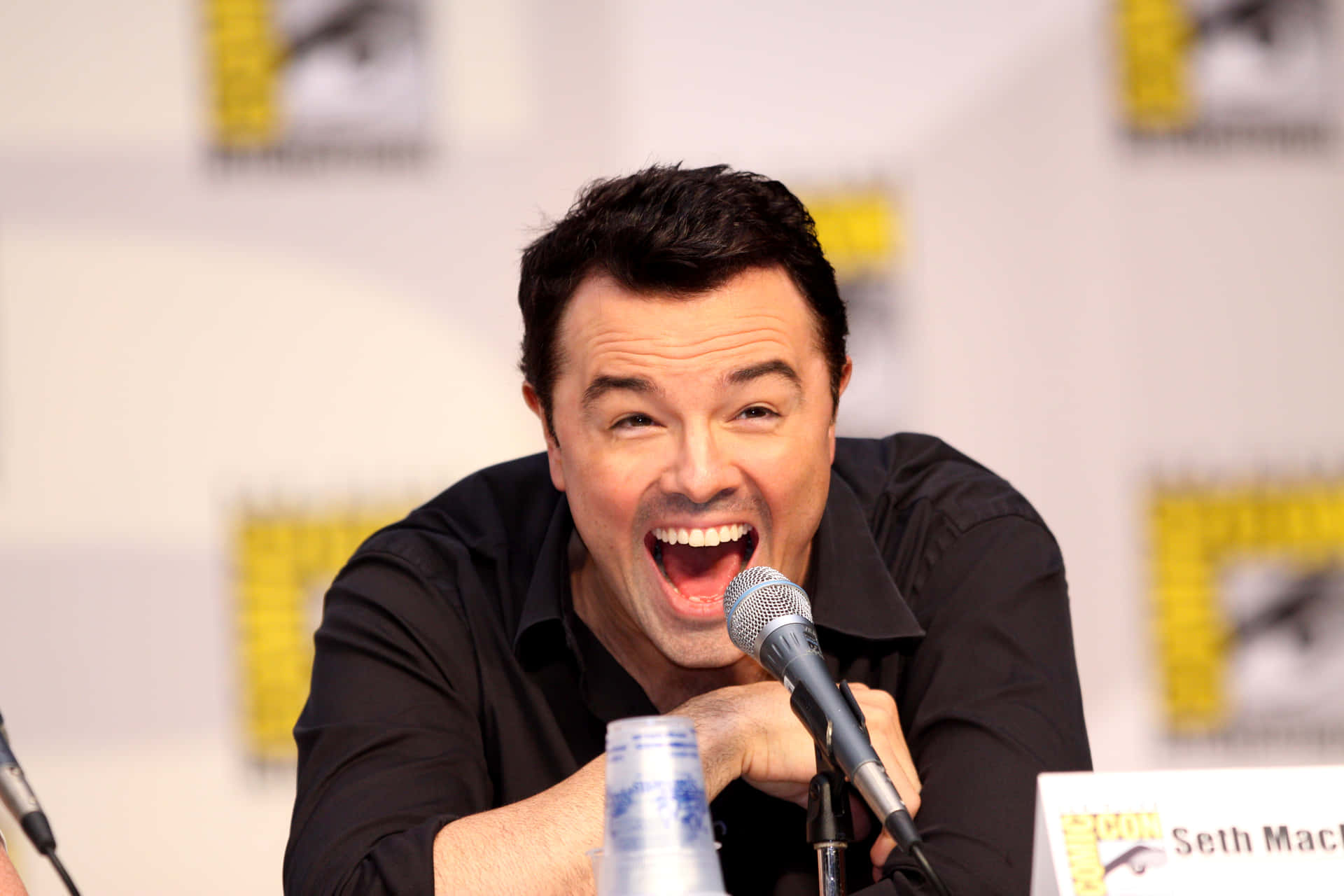 Seth Macfarlane [wallpaper] Background