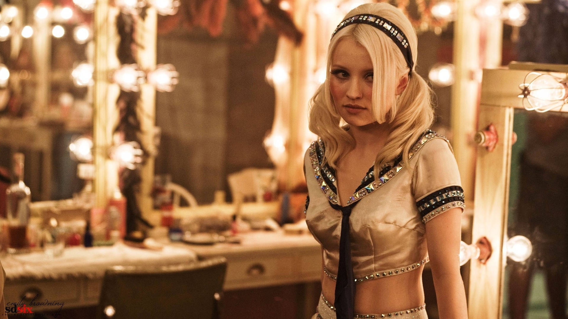 Sexy Australian Actress Emily Browning As Baby Doll Background