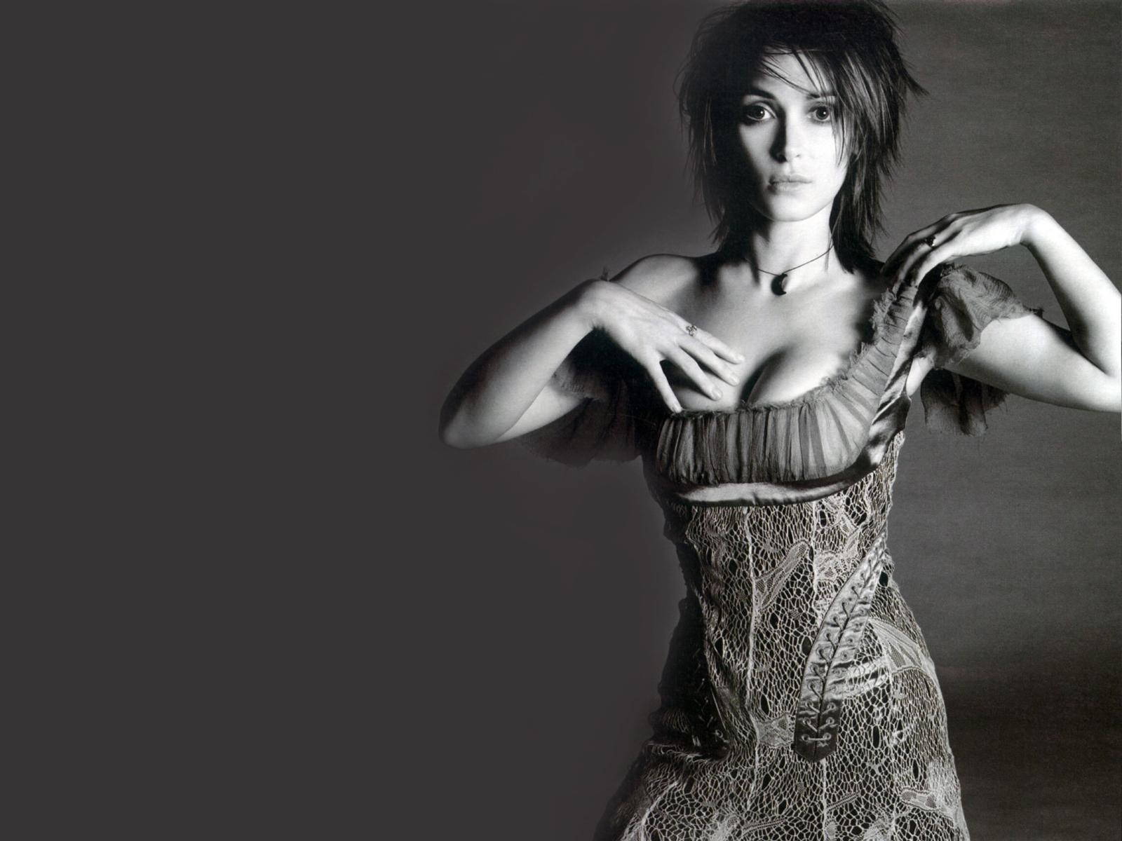 Sexy Winona Ryder Background