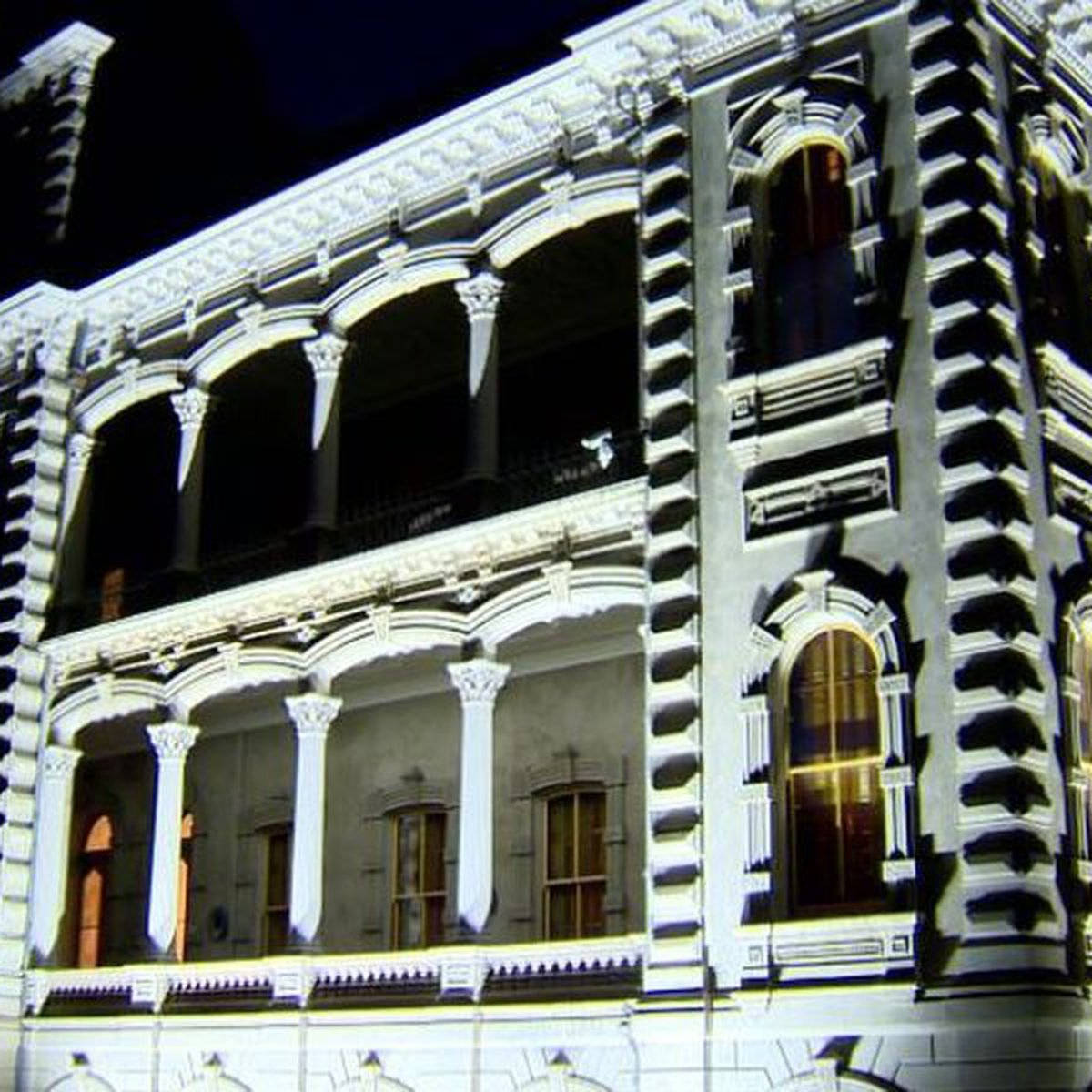 Shadowed Iolani Palace At Night Background