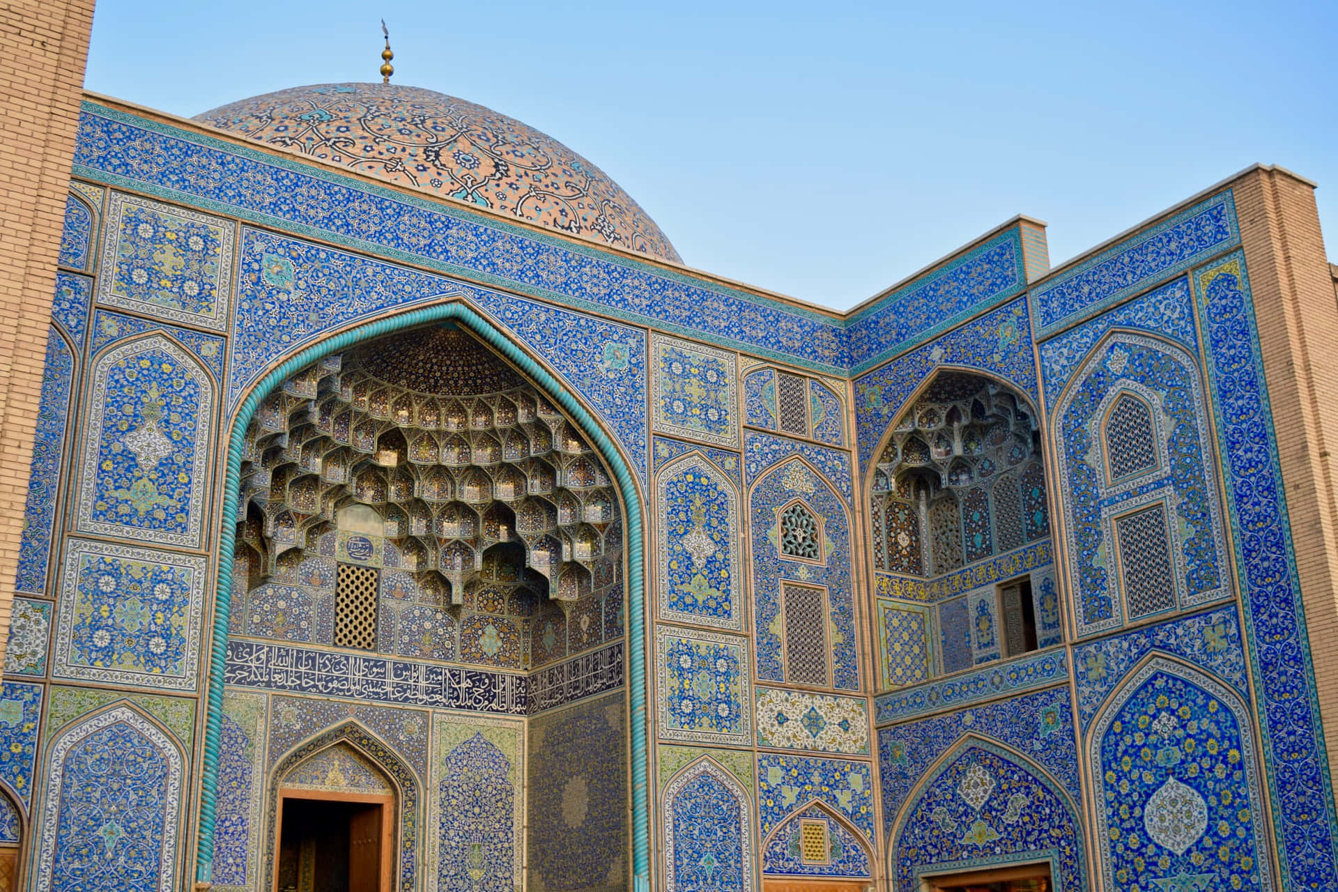 Shah Mosque's Beautiful Design Background