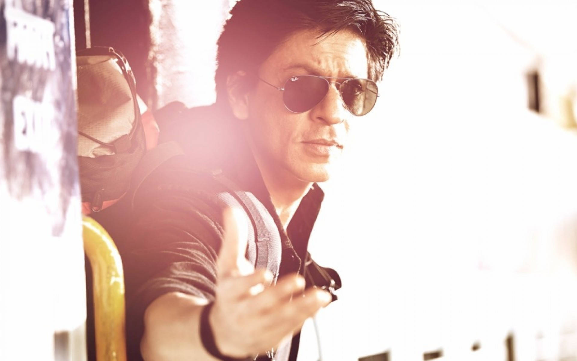 Shah Rukh Khan Chennai Express Background