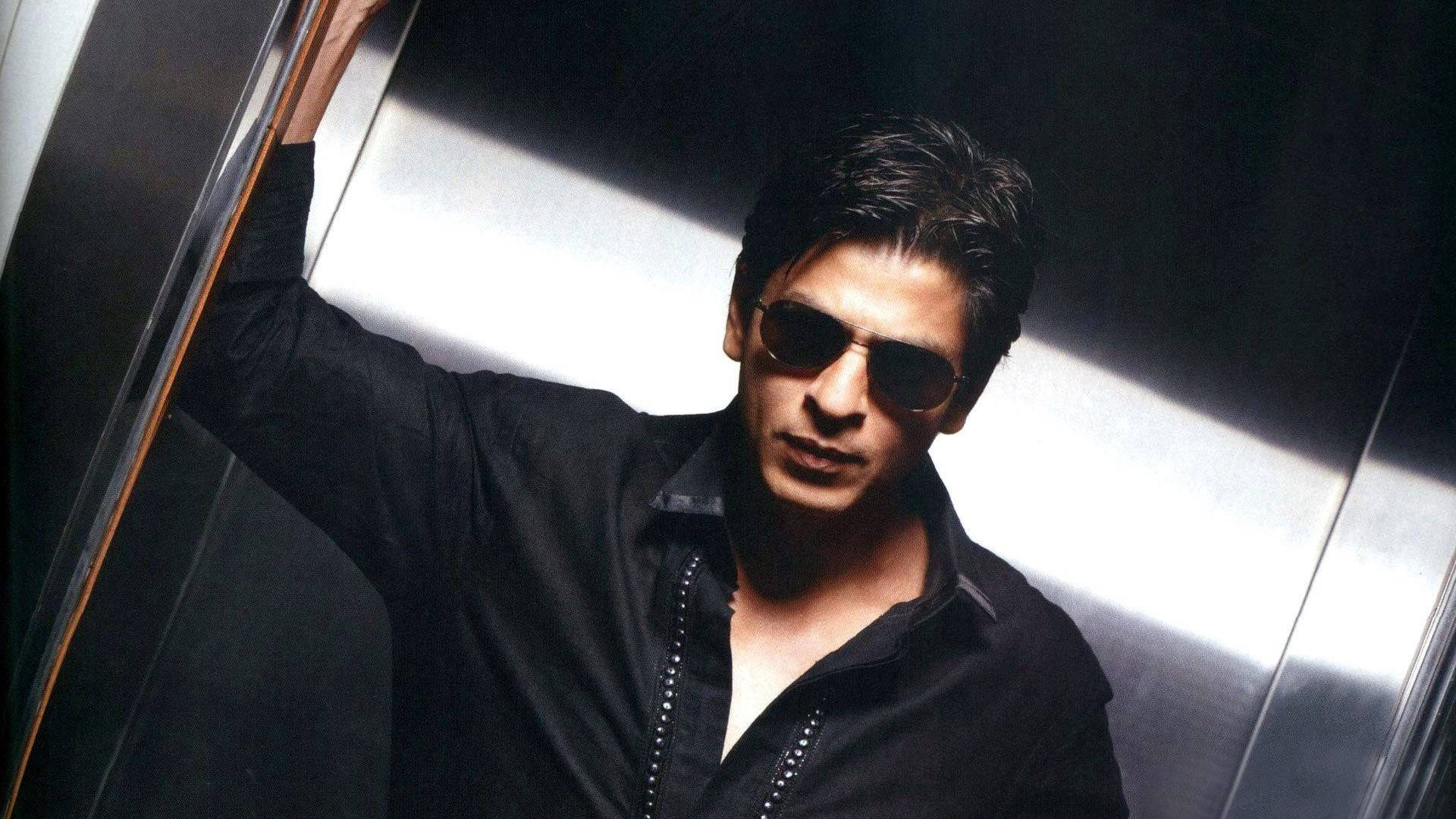 Shah Rukh Khan Elevator Photoshoot Background