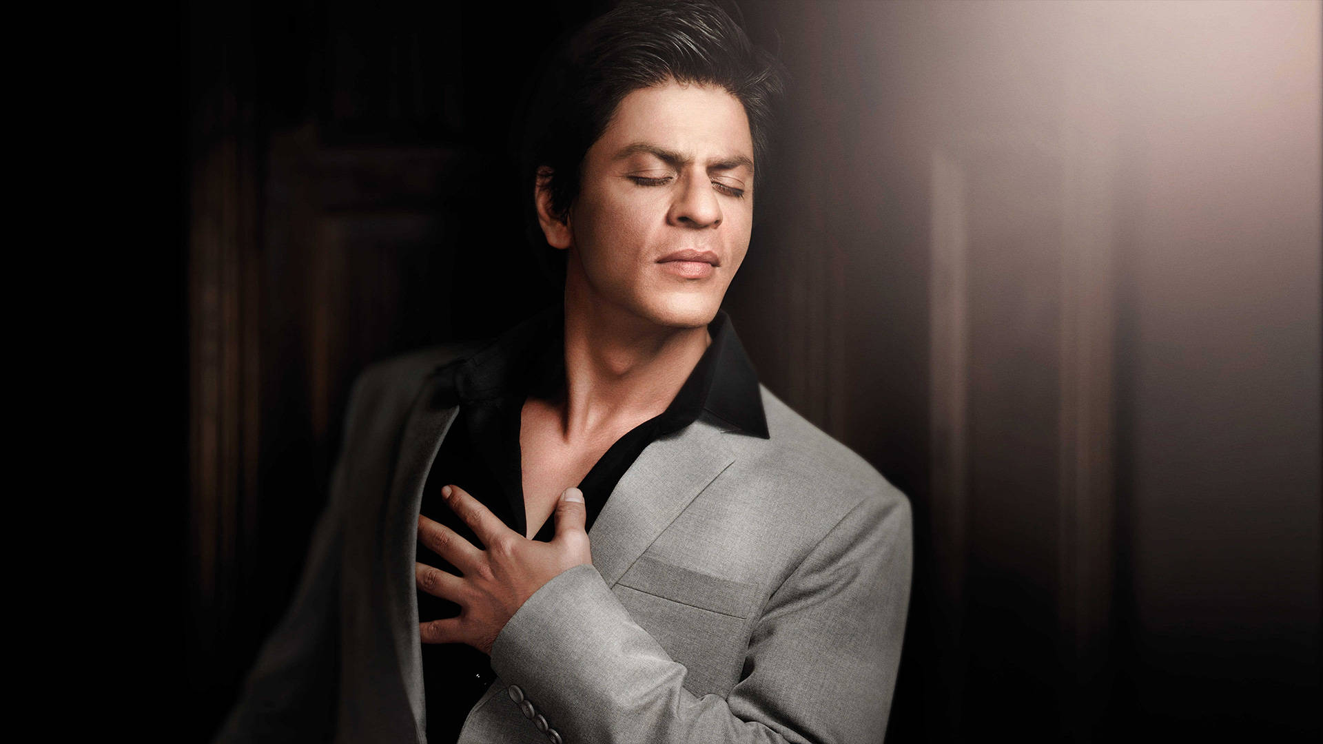 Shahrukh Khan Hd In Grey Suit Background