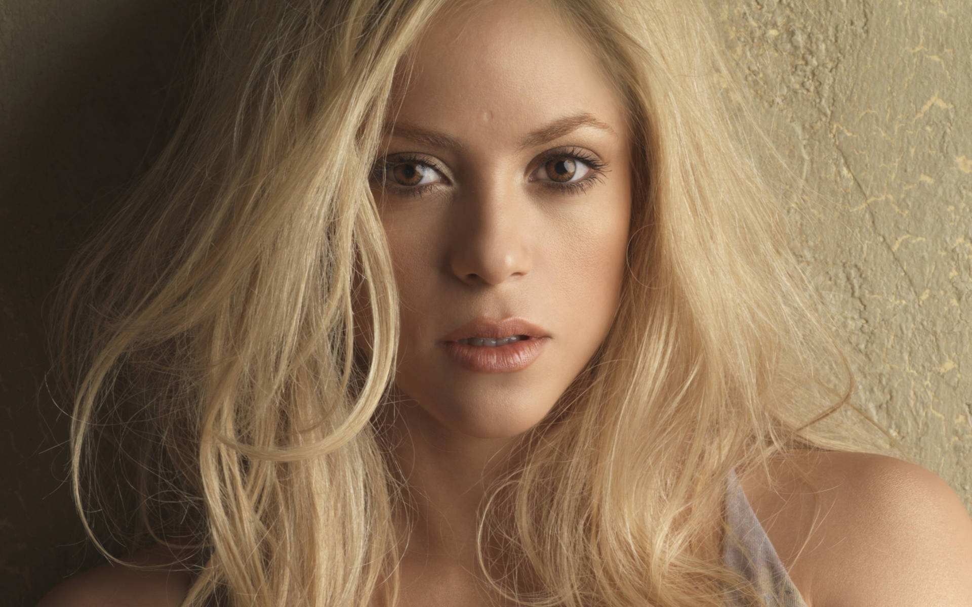 Shakira Close-up Background