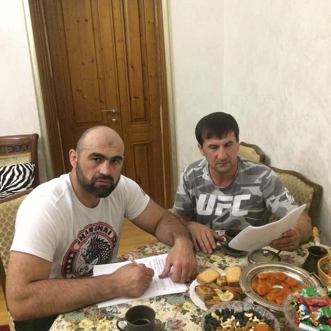 Shamil Abdurakhimov Signing Contract
