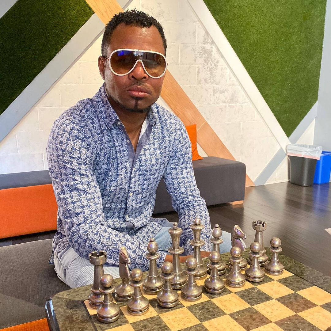 Shane Mosley Playing Chess Background