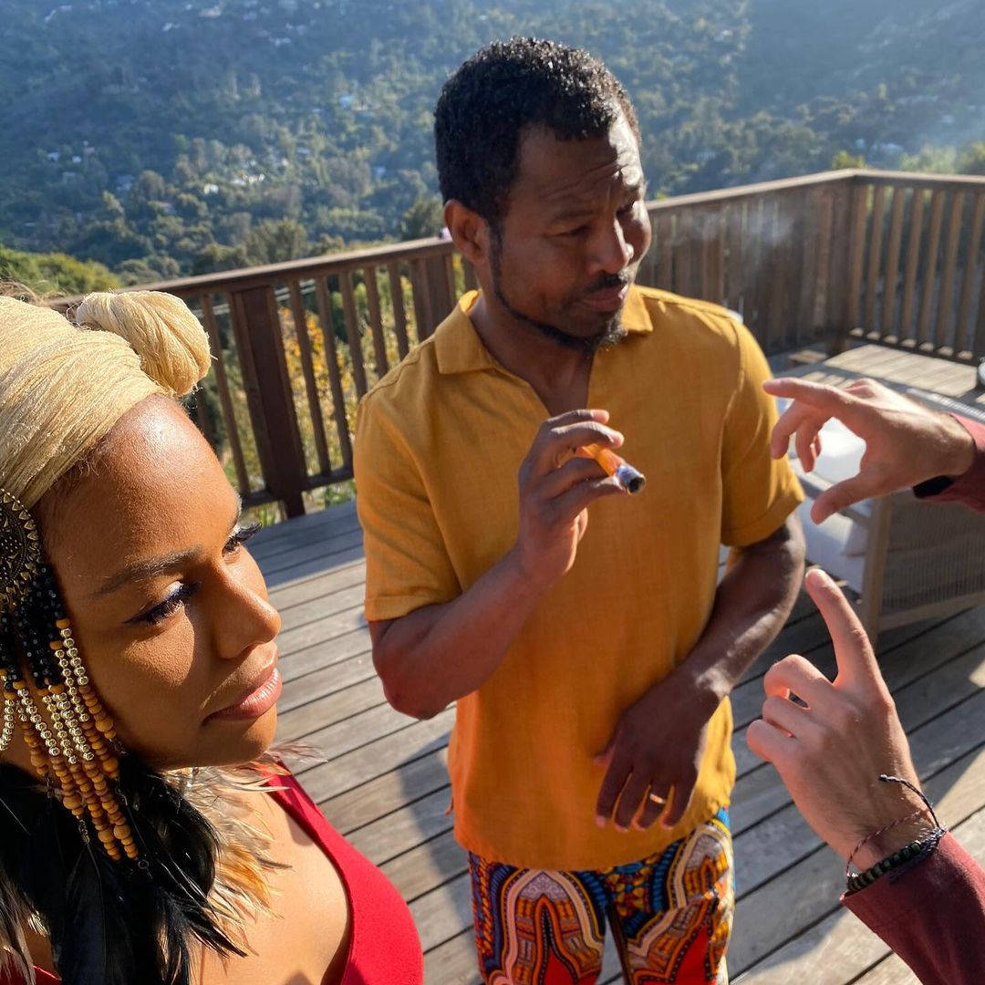 Shane Mosley Smoking Cigars