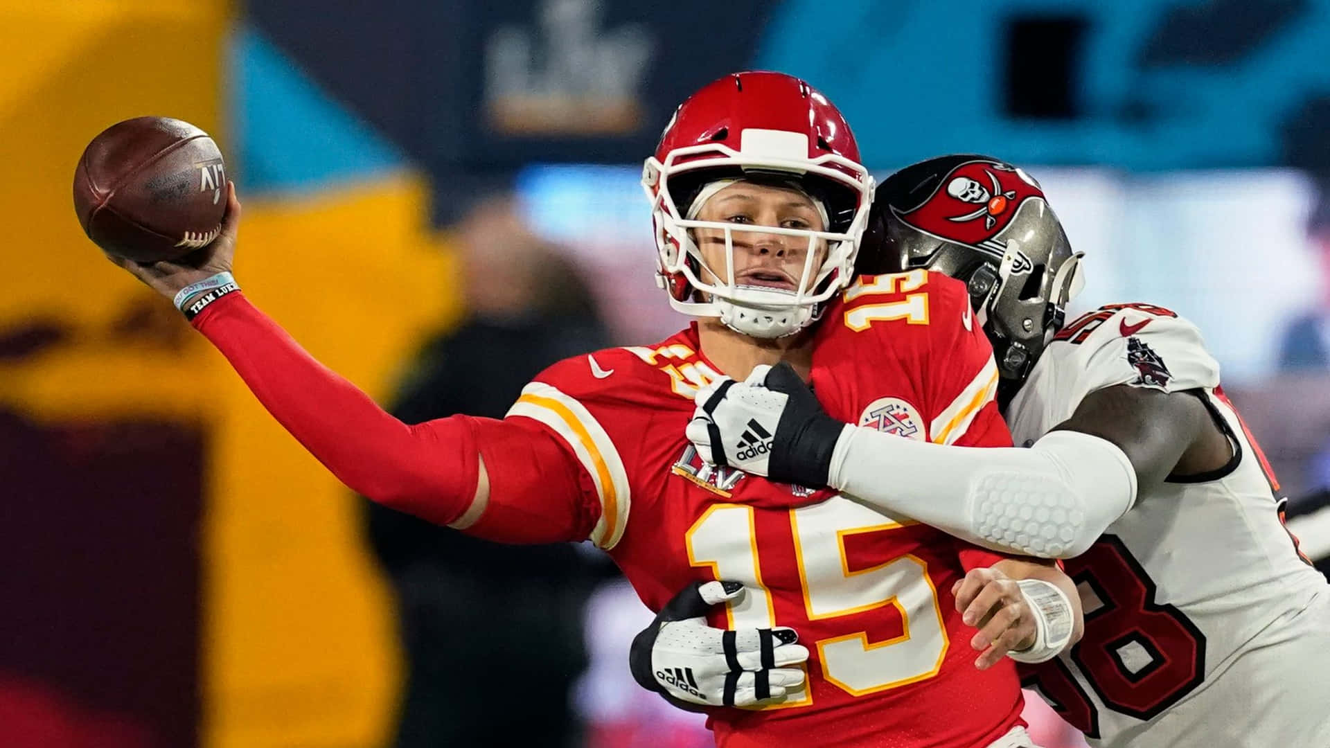 Shaquil Barrett Tackling Patrick Mahomes Ii Background