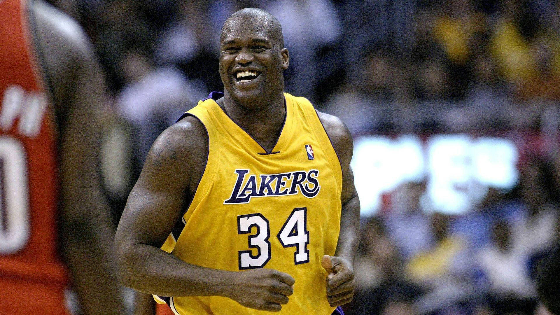 Shaquille O'neal In The Court Background