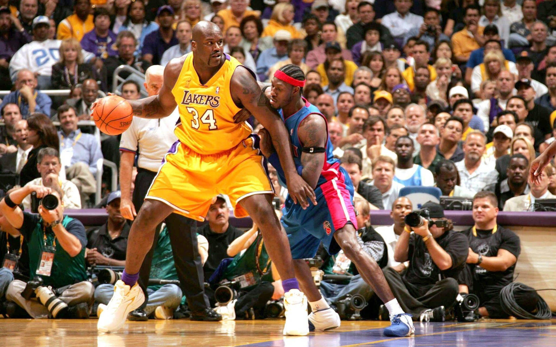 Shaquille O'neal Vs. Ben Wallace Background