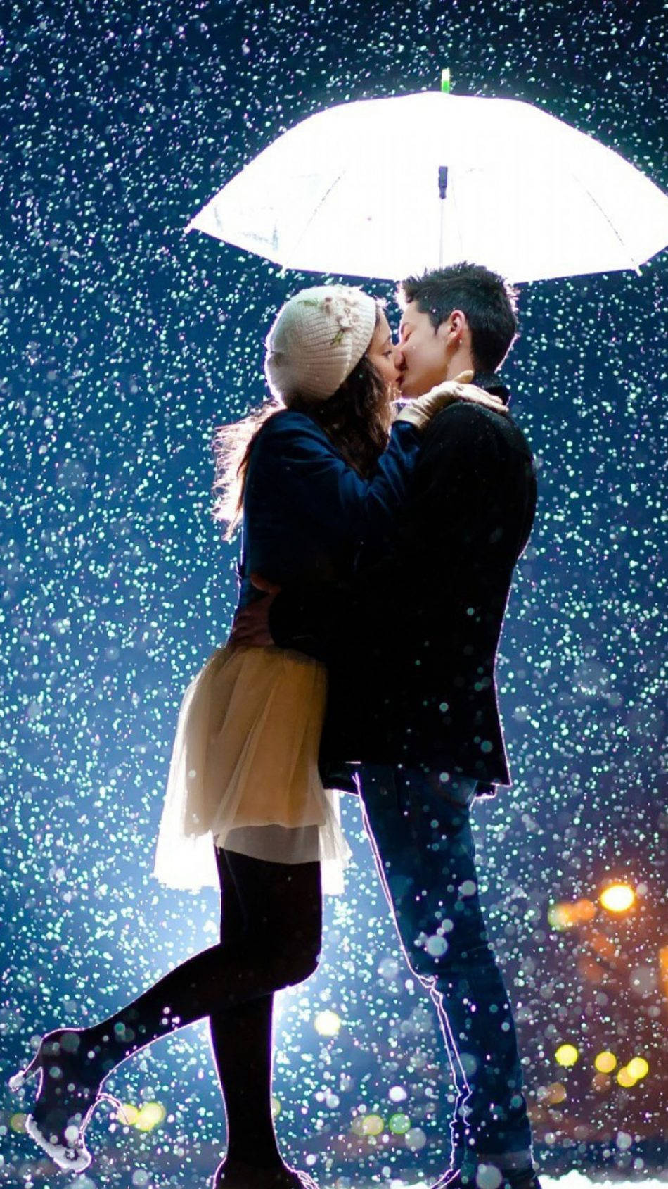 Sharing An Umbrella And Kissing Hd Background