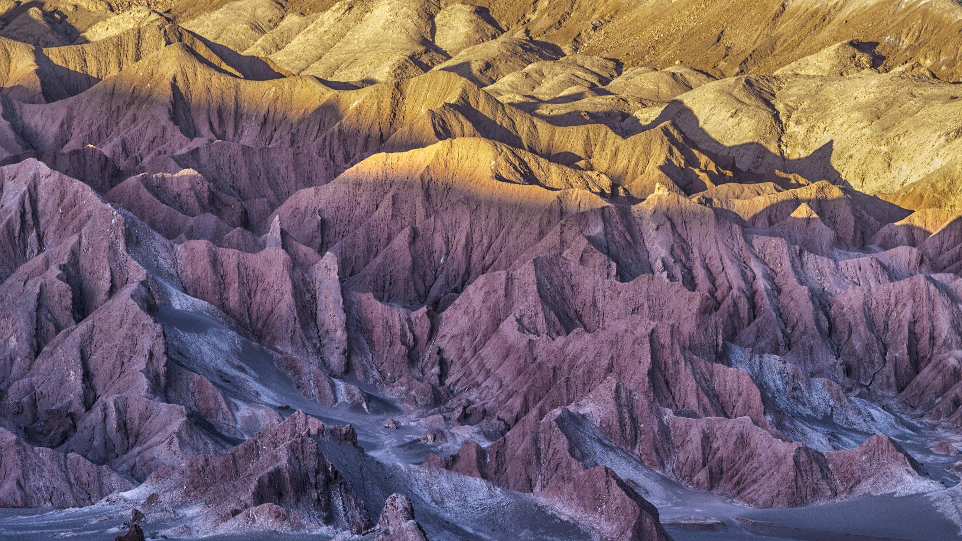 Sharp Mountains In Death Valley Background