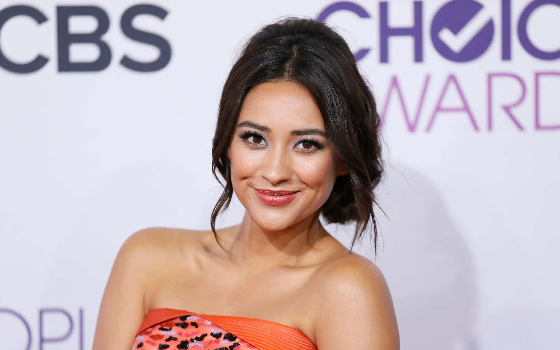 Shay_ Mitchell_ Peoples_ Choice_ Awards