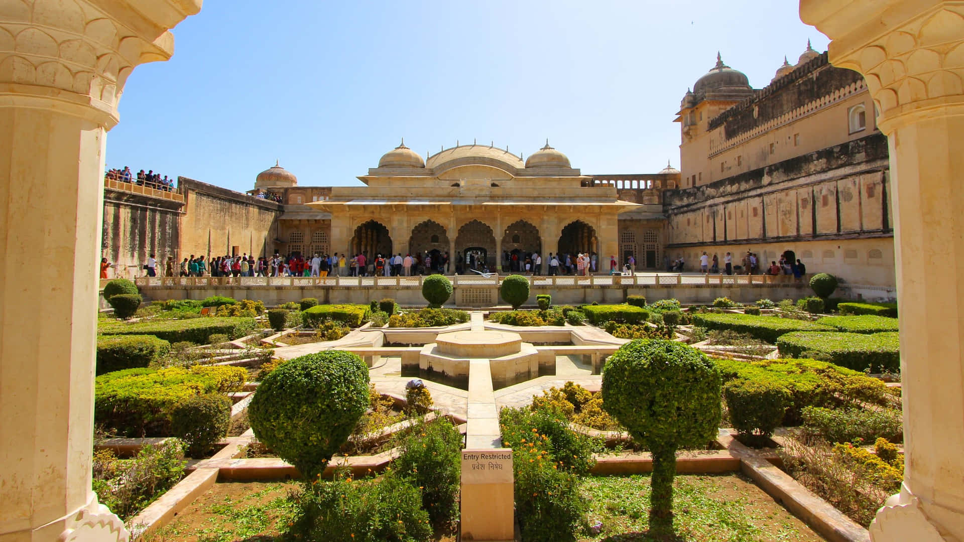 Sheesh Mahal In Amer Fort Background