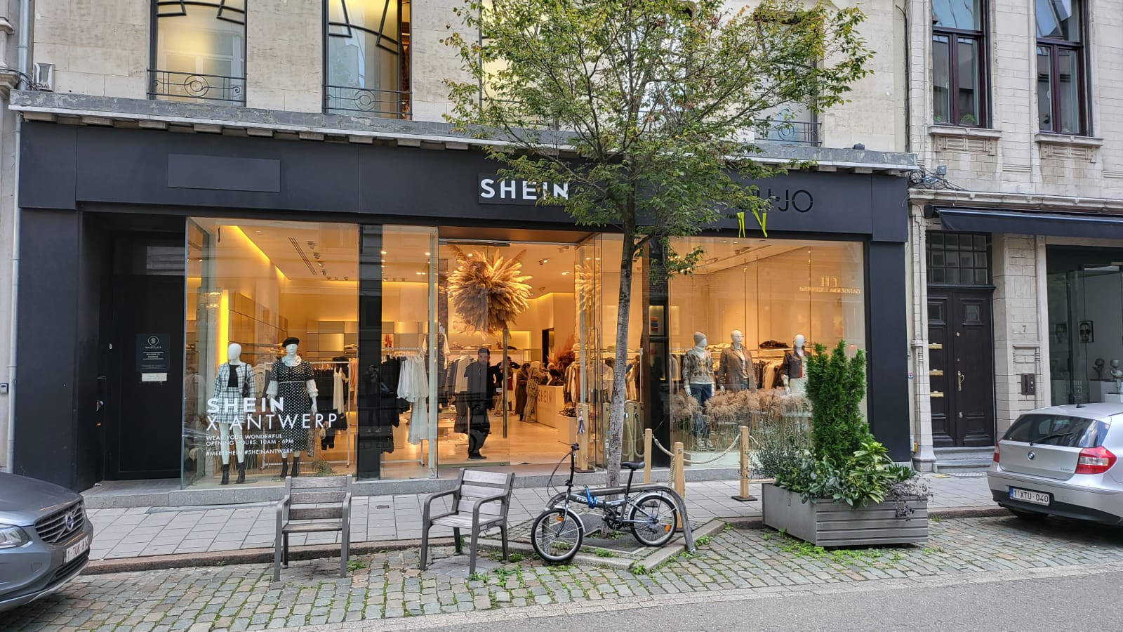 Shein Physical Store Background