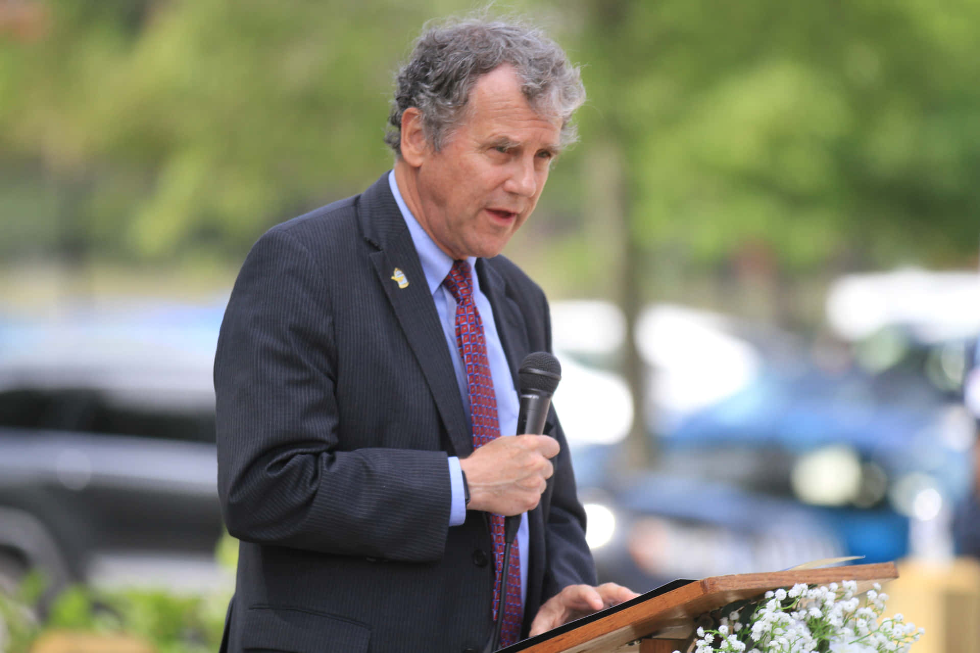 Sherrod Brown Delivering A Public Speech Background