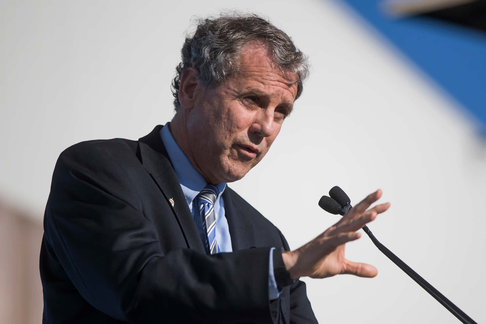Sherrod Brown Speaking At Rally Background