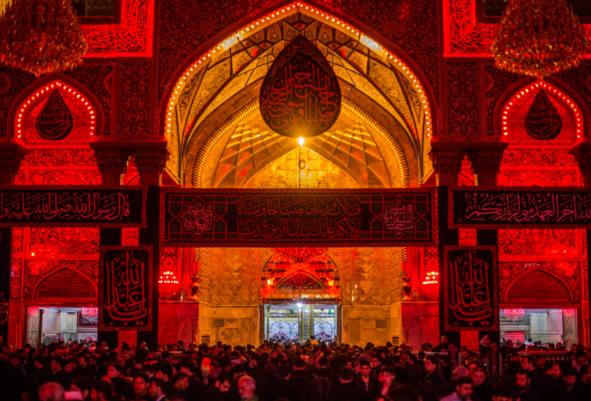 Shia Pilgrims Karbala Mosque Background
