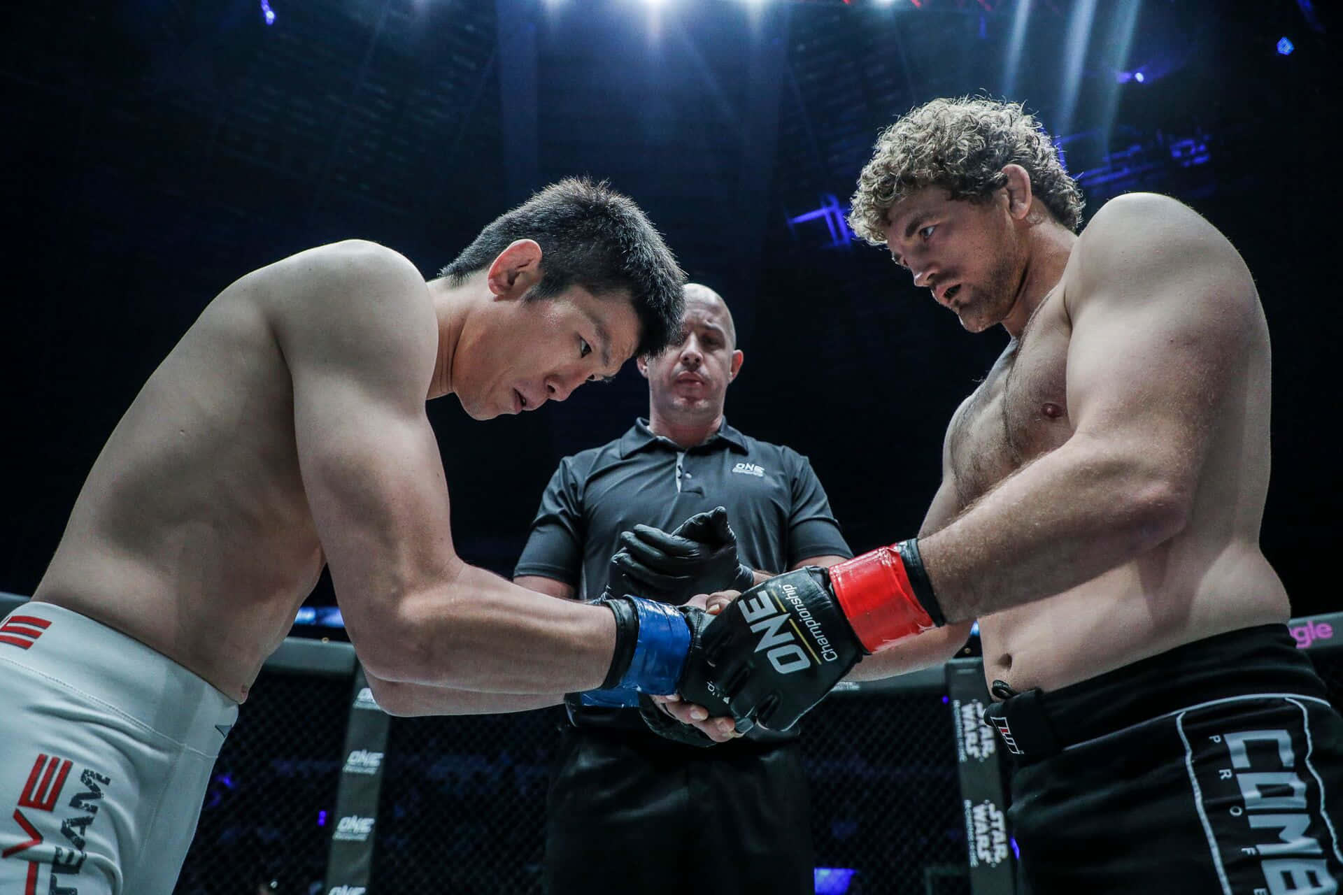 Shinya Aoki In Action Against Ben Askren At The One Championship Background