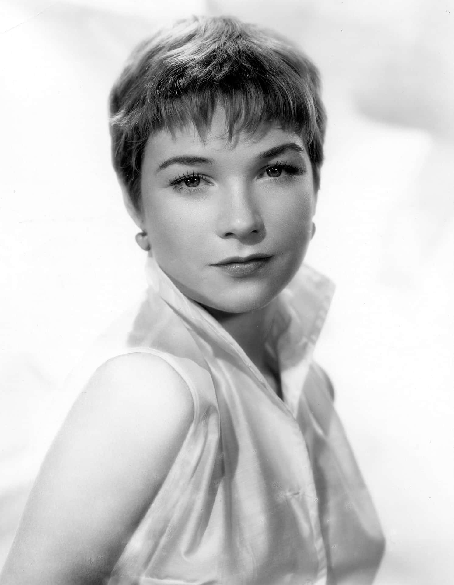 Shirley Maclaine Beautiful Black And White Background