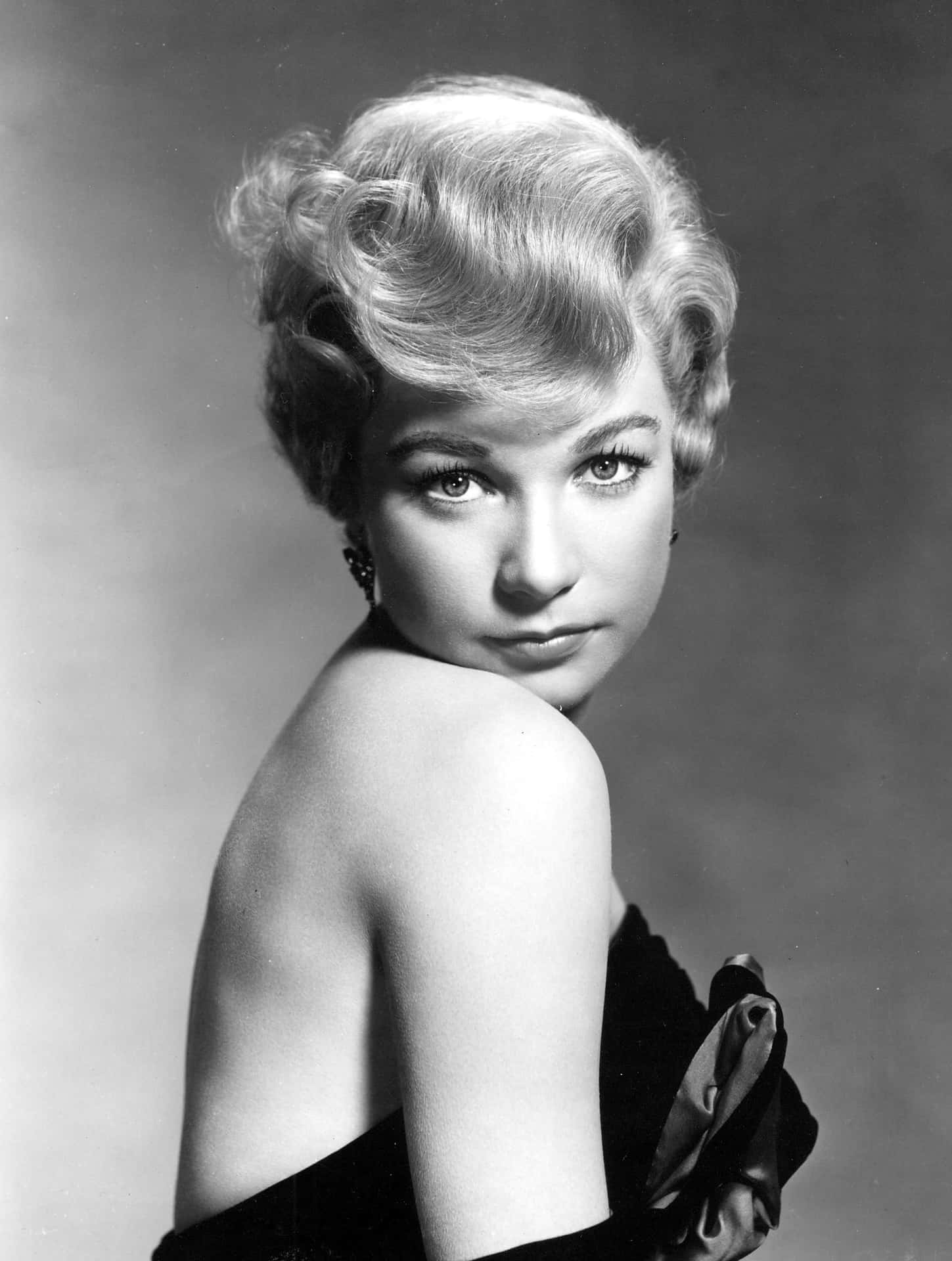 Shirley Maclaine Young Black And White Photo