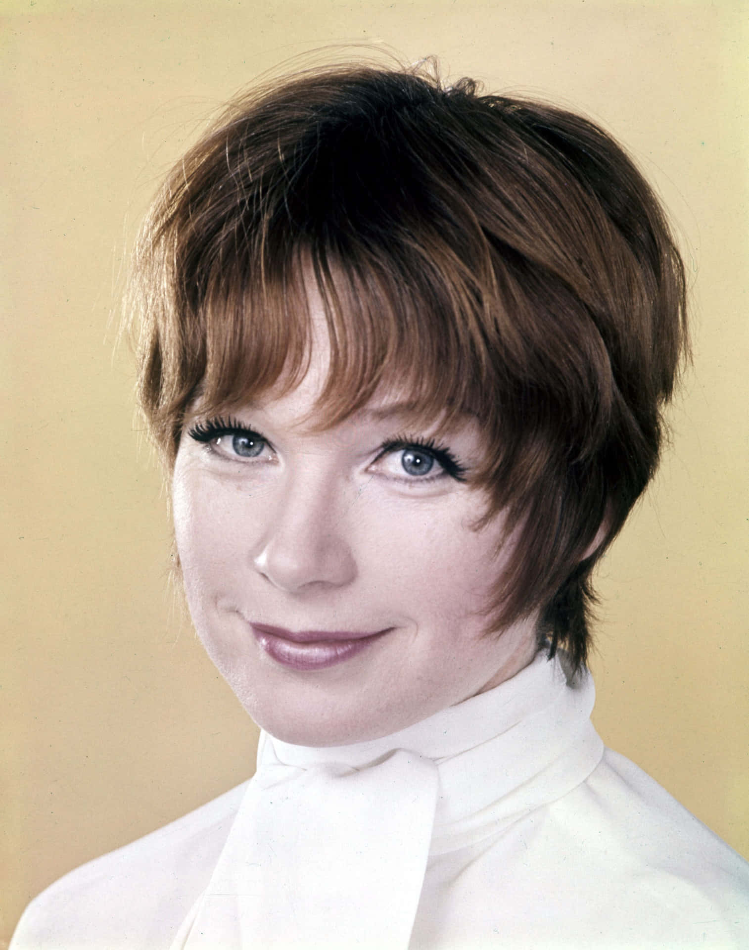 Shirley Maclaine Young Retro Background
