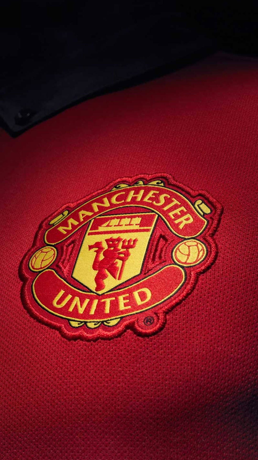 Shirt Patch Of Manchester United Mobile Background