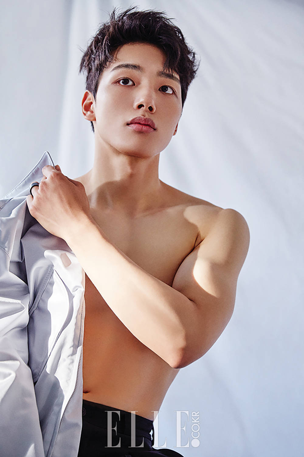 Shirtless Yeo Jin Goo