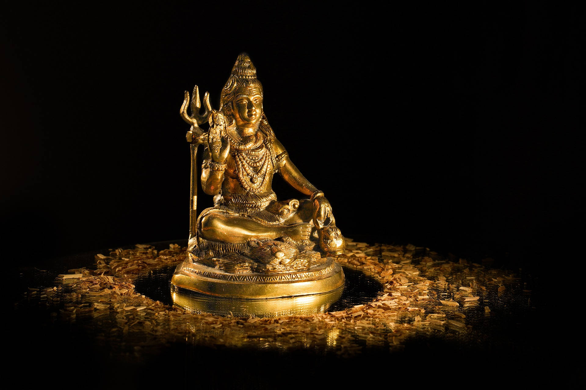 Shiv Shankar Golden Statue