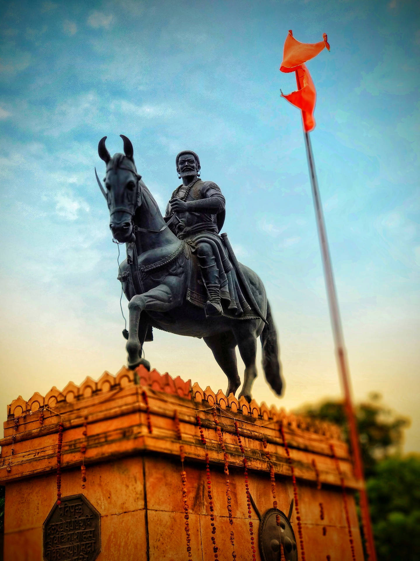 Shivaji Maharaj Statue Under The Sky Background