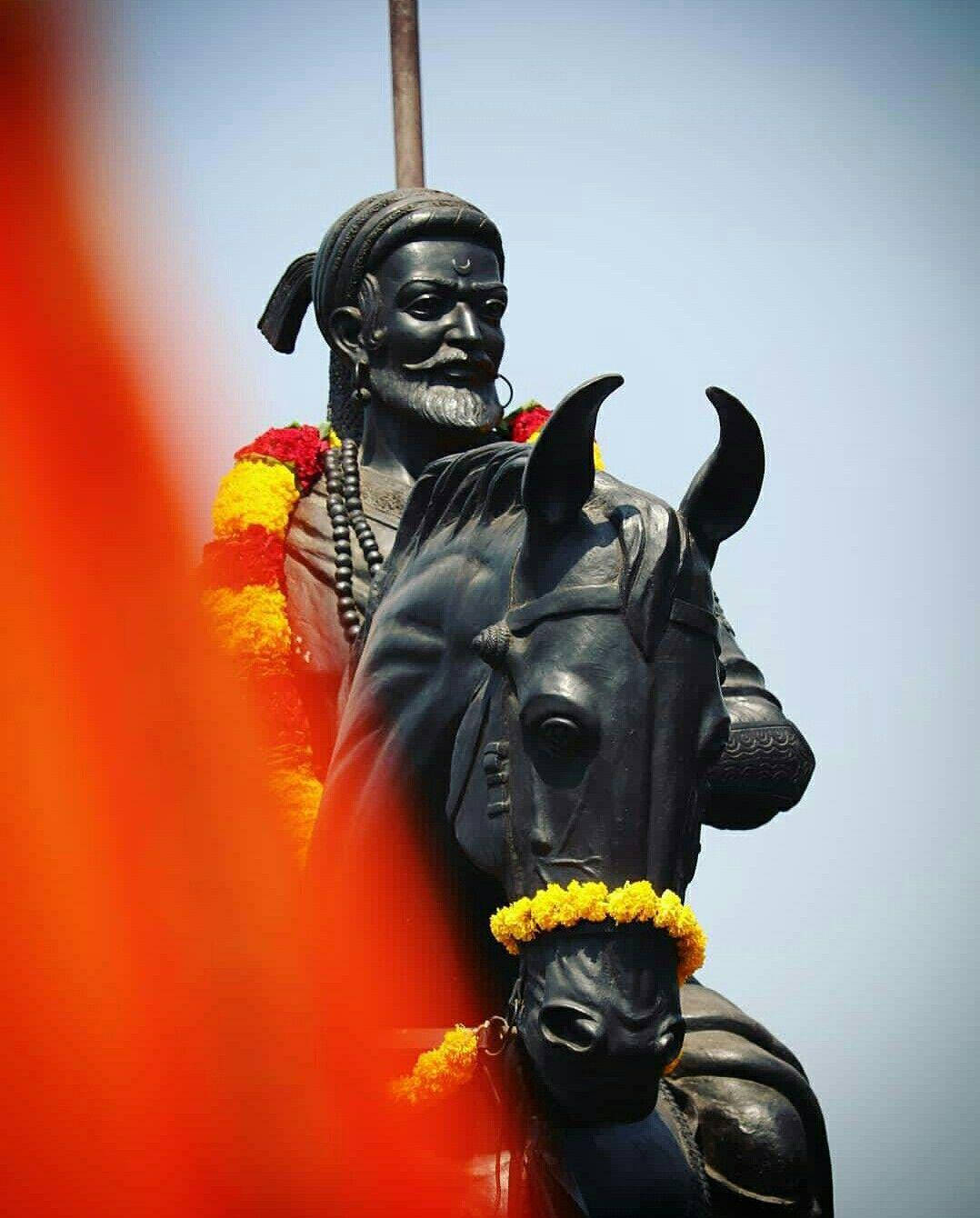 Shivaji Maharaj Statue With Garlands Hd