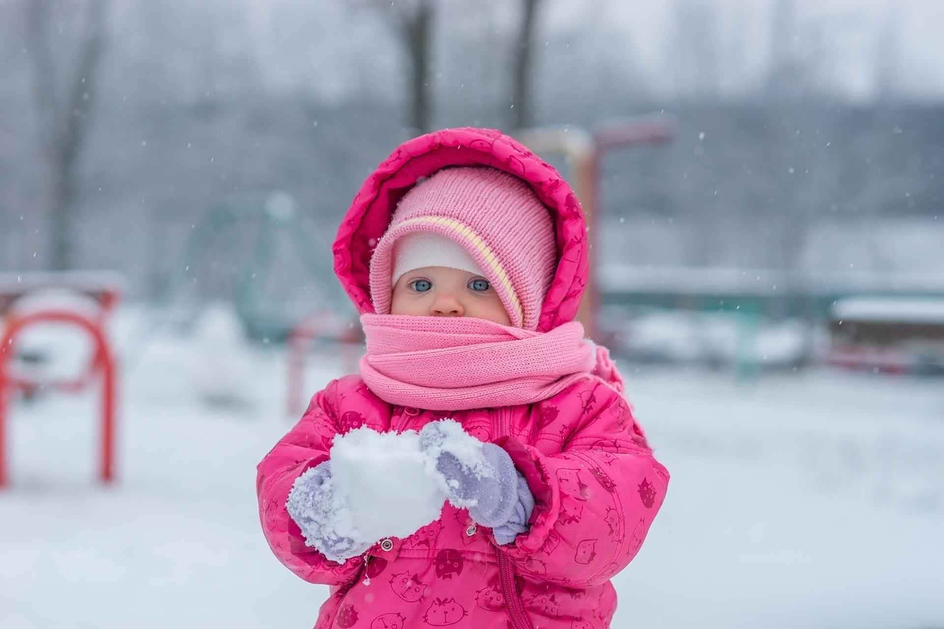 Shivering Baby In Snow [wallpaper]