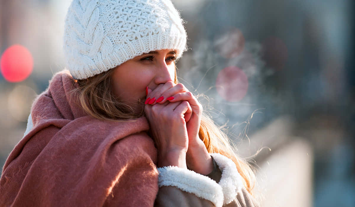 Shivering Woman Looking Ahead [wallpaper] Background