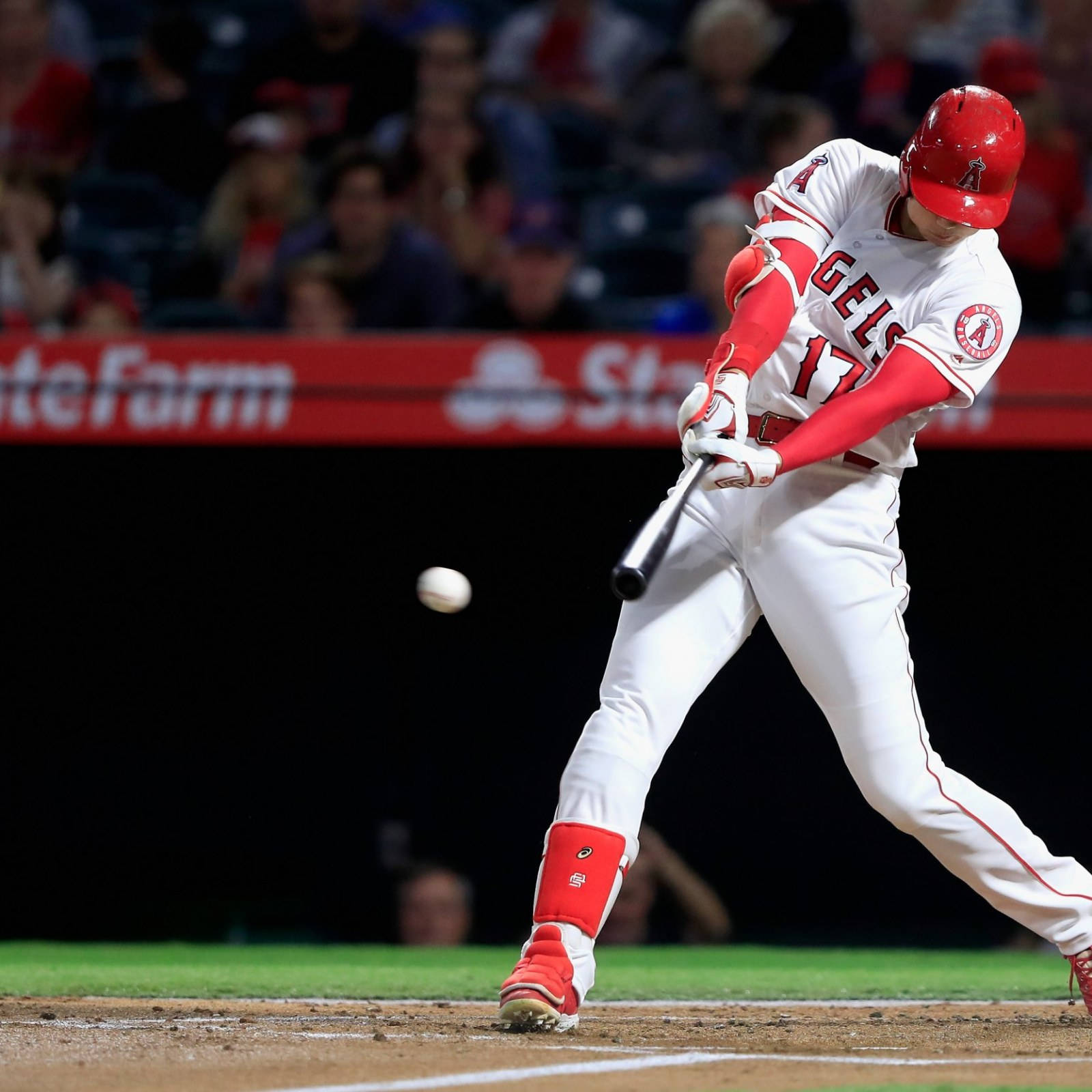 Shohei Ohtani Bat Hitting The Ball Background