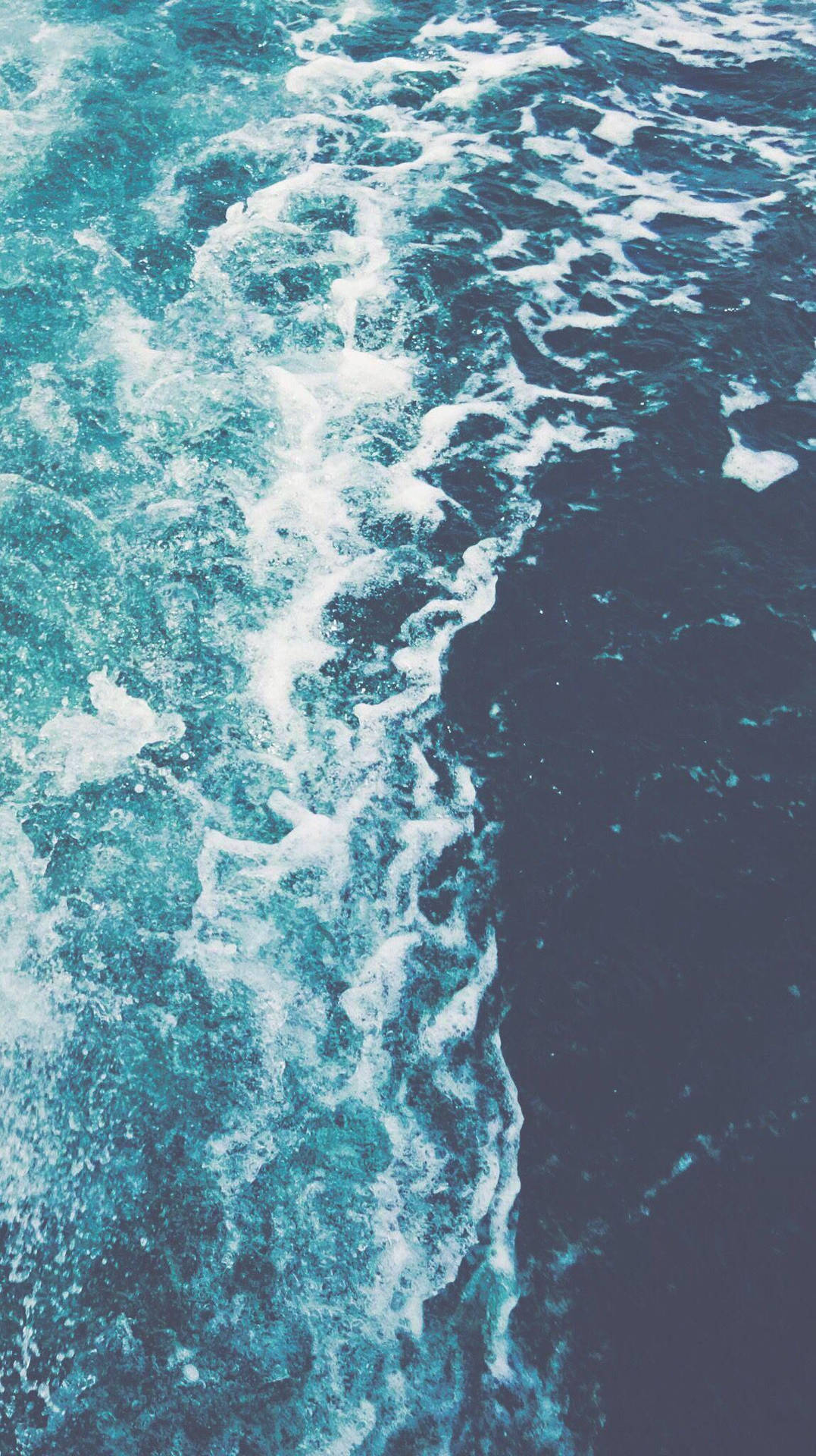 Shoreline And Water Aesthetic Background