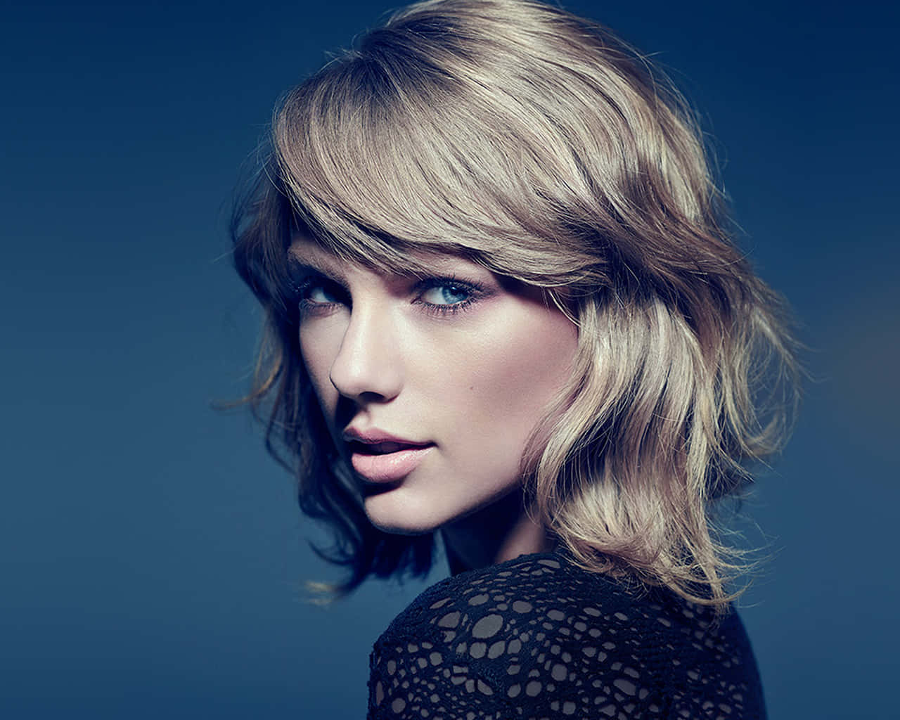 Short Hair Taylor Photoshoot