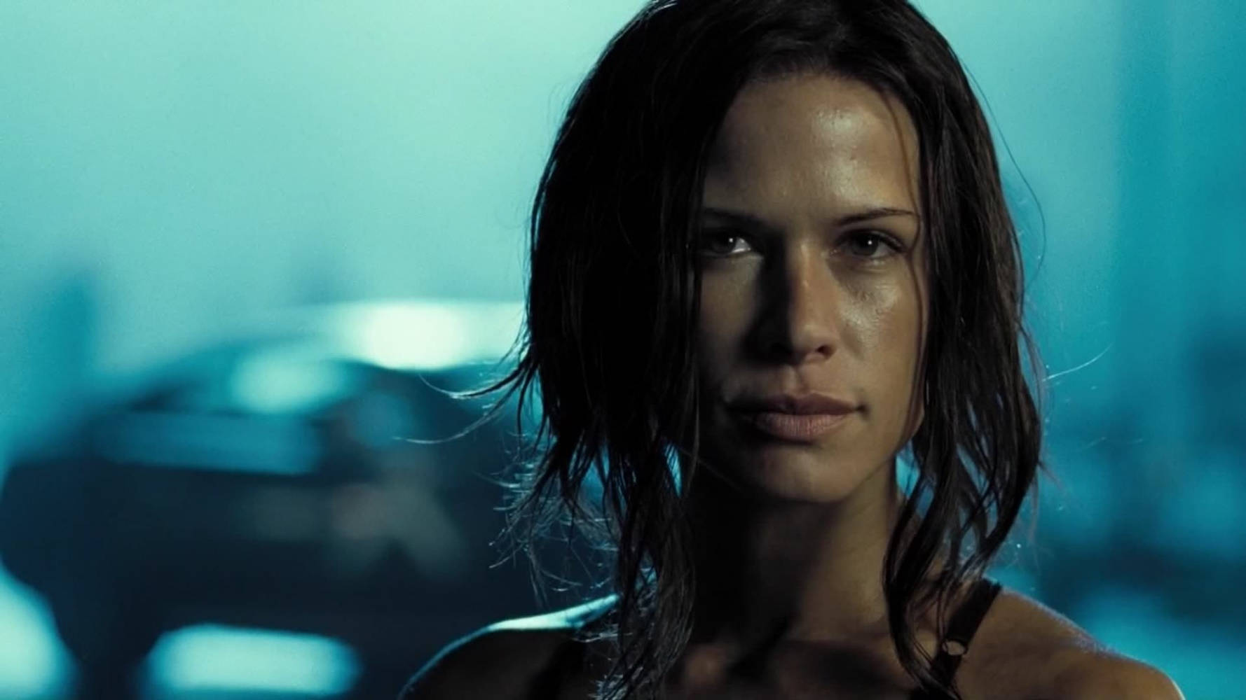 Short-haired Rhona Mitra