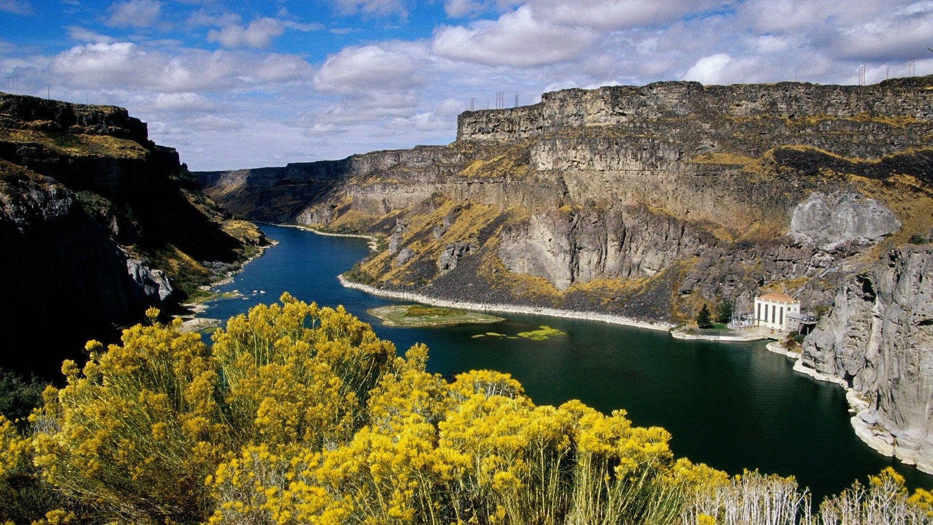 Shoshone Falls In Idaho Background