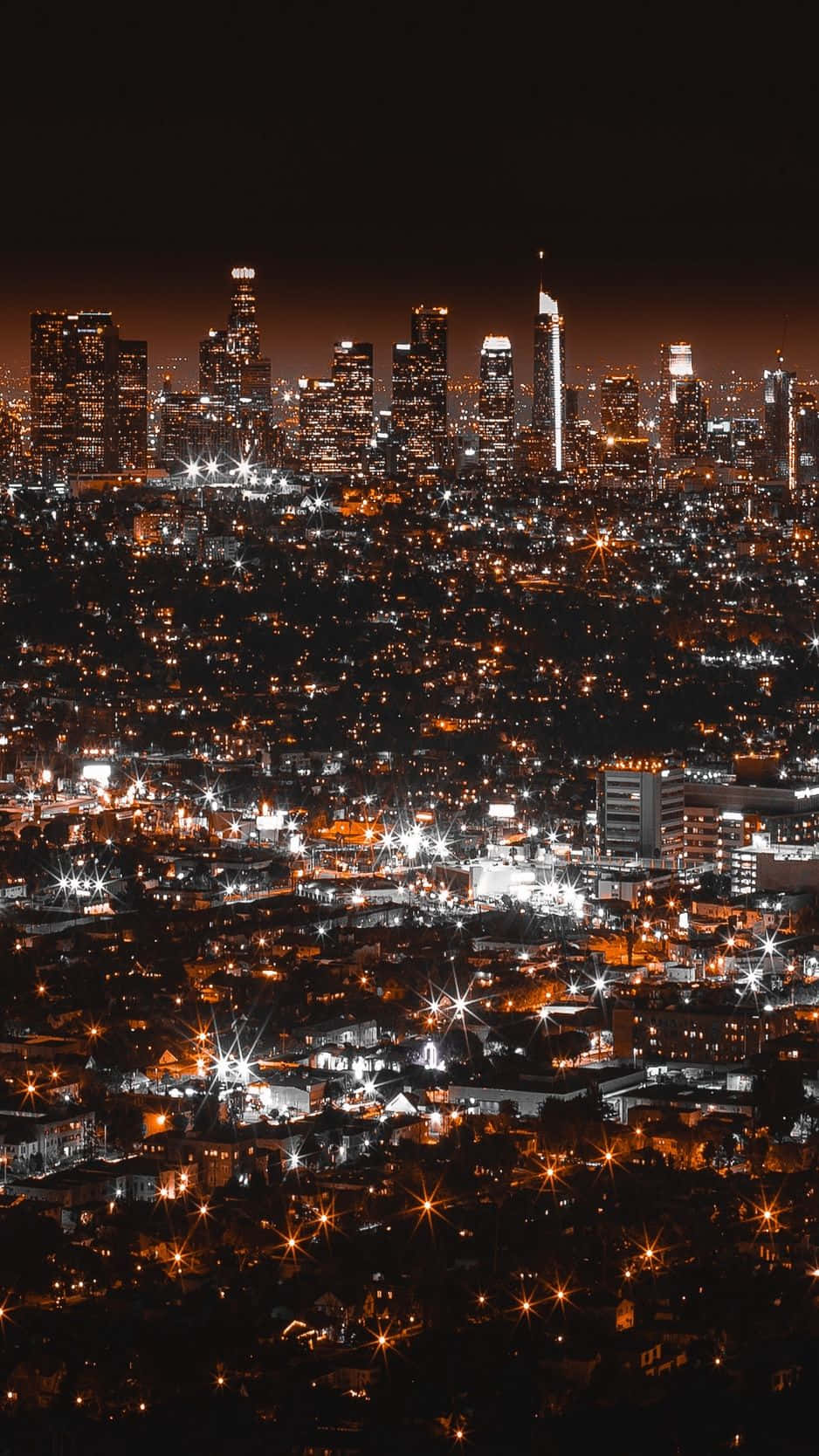 Showing Off The Vibrant Cityscape Of Los Angeles In The Palm Of Your Hand.