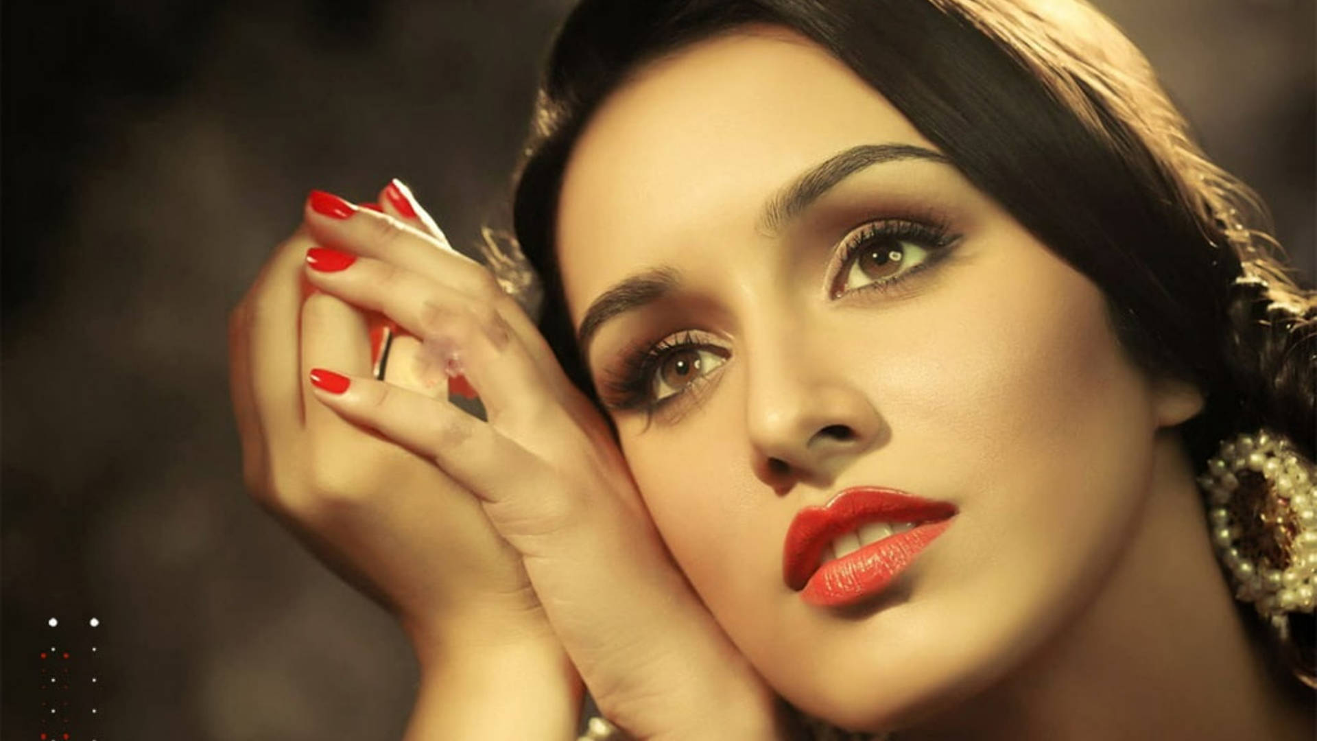 Shraddha Kapoor Close-up Shot Background