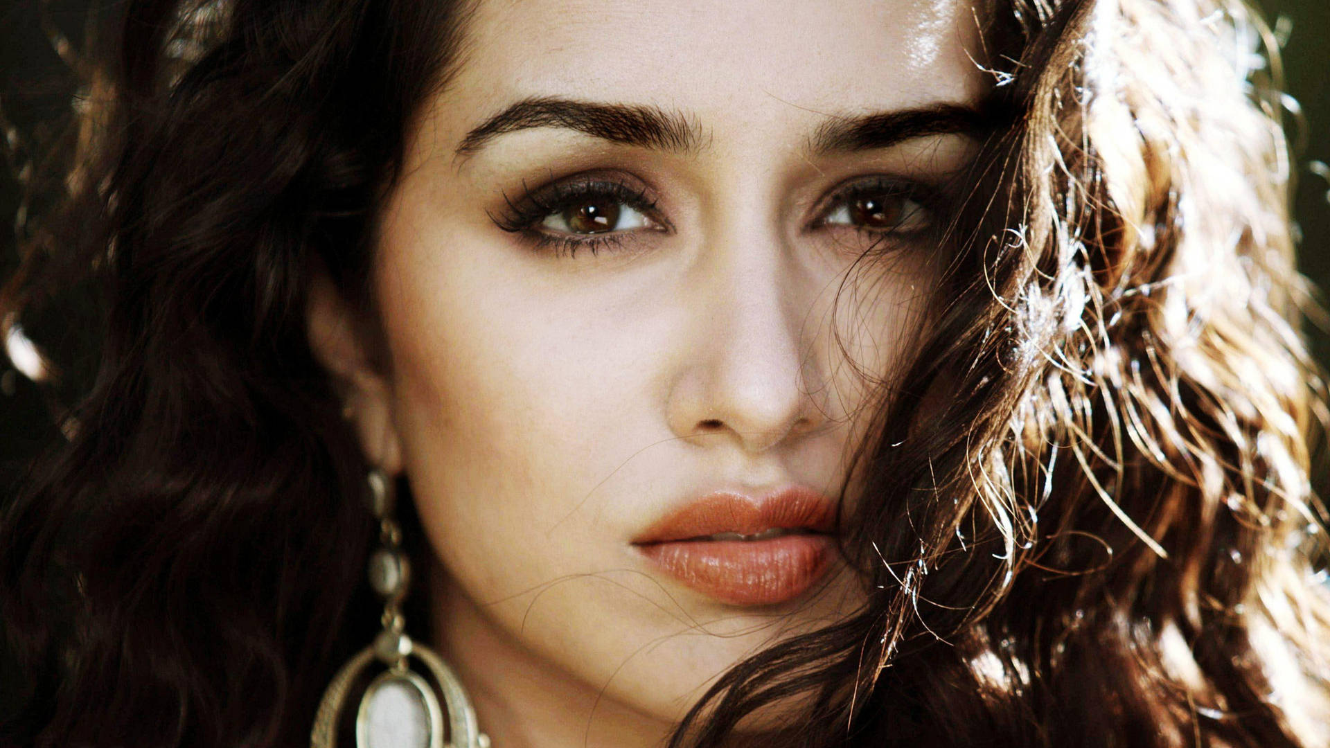 Shraddha Kapoor Face Close-up Background