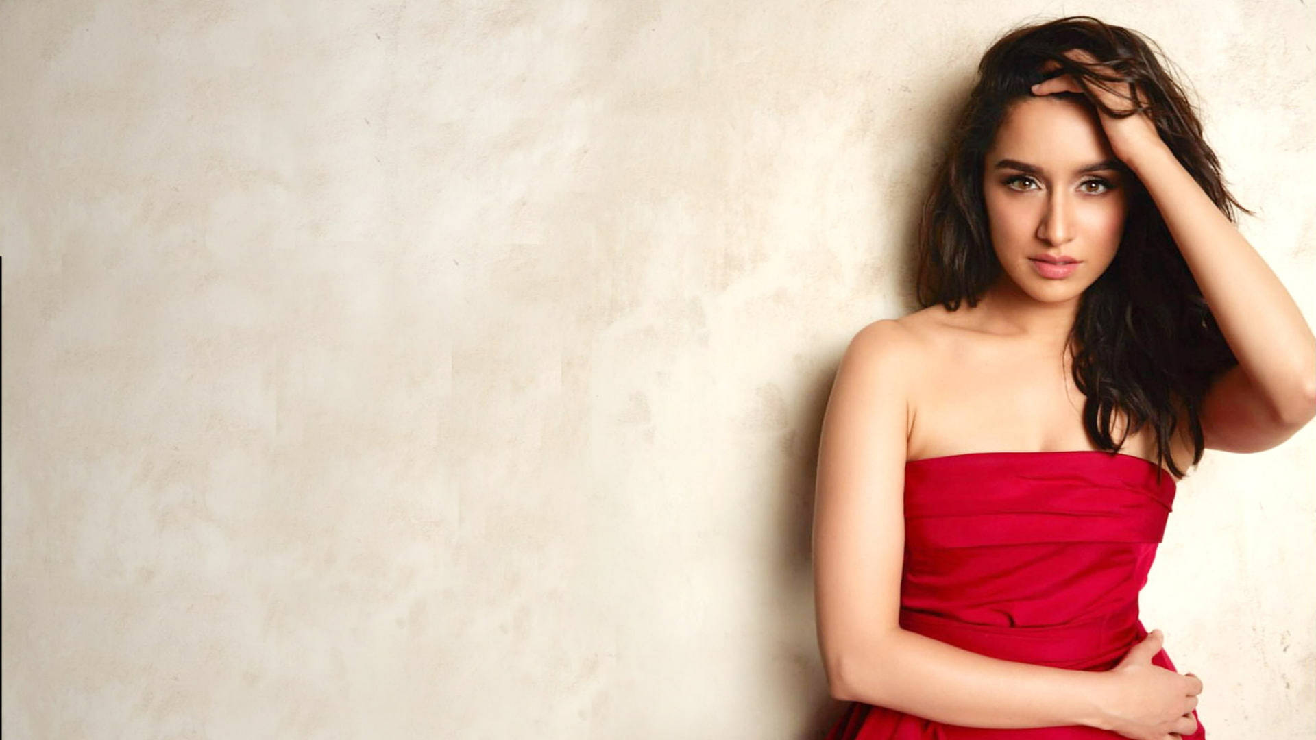 Shraddha Kapoor In Red Tube Dress Background