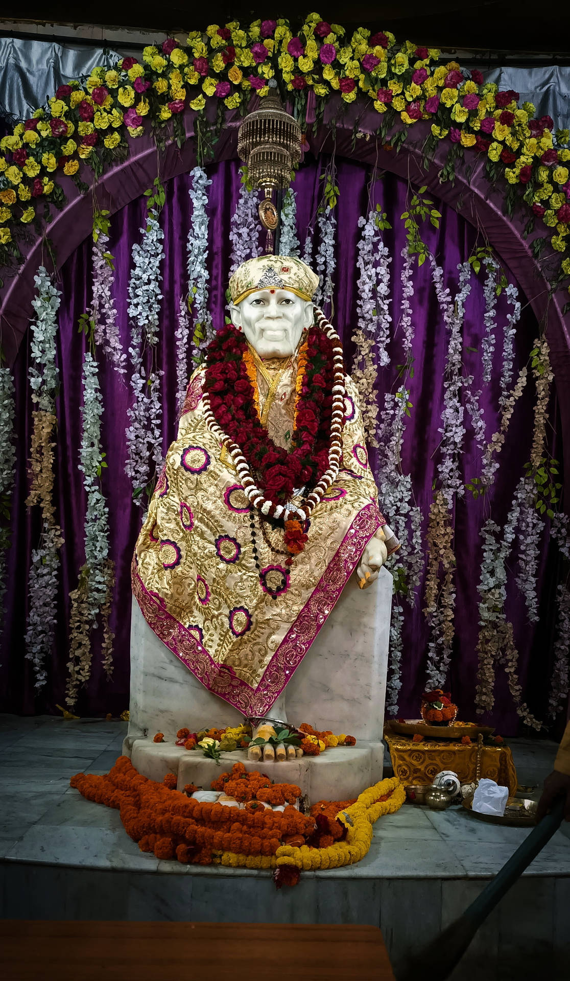 Shrine Of Guru Sai Baba Phone Background