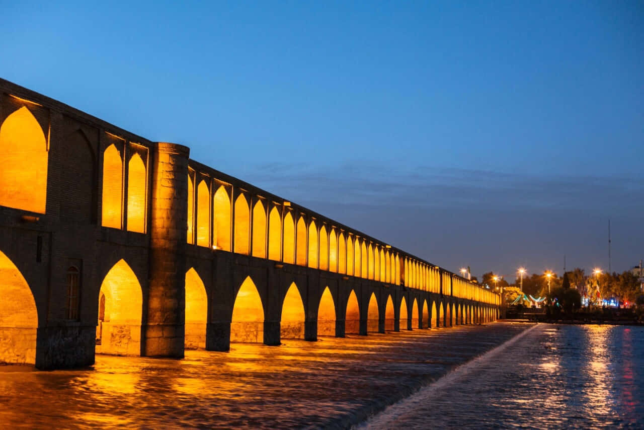 Si O Se Pol Bridge During Isfahan Night Background