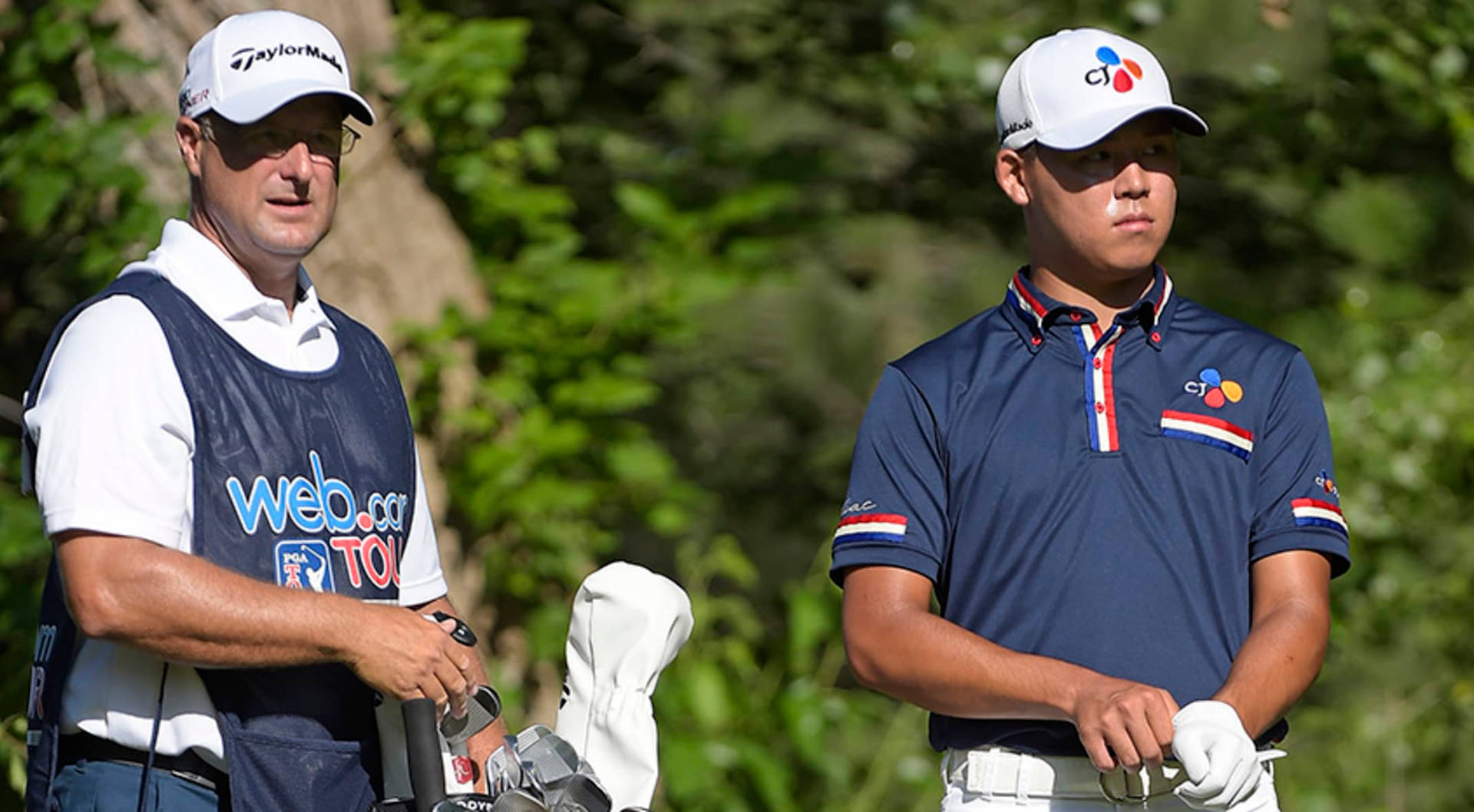 Si Woo Kim And His Caddie Background