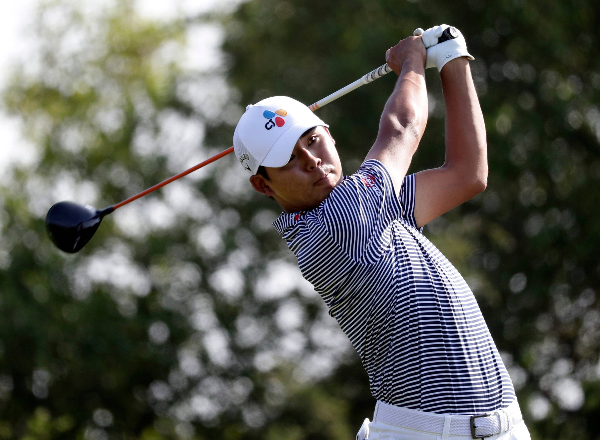 Si Woo Kim Concentrating Playing Background