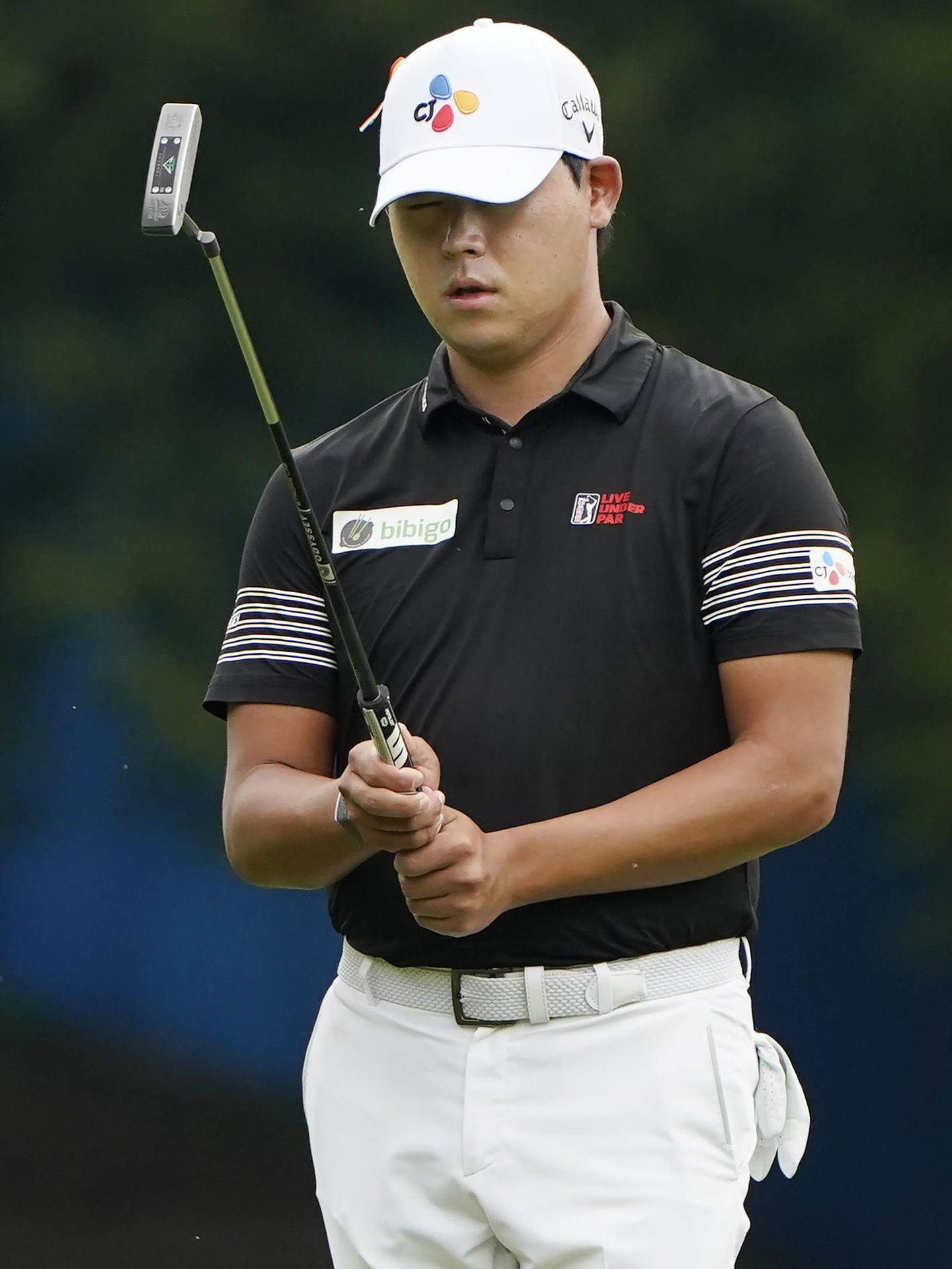 Si Woo Kim Fierce And Serious Background