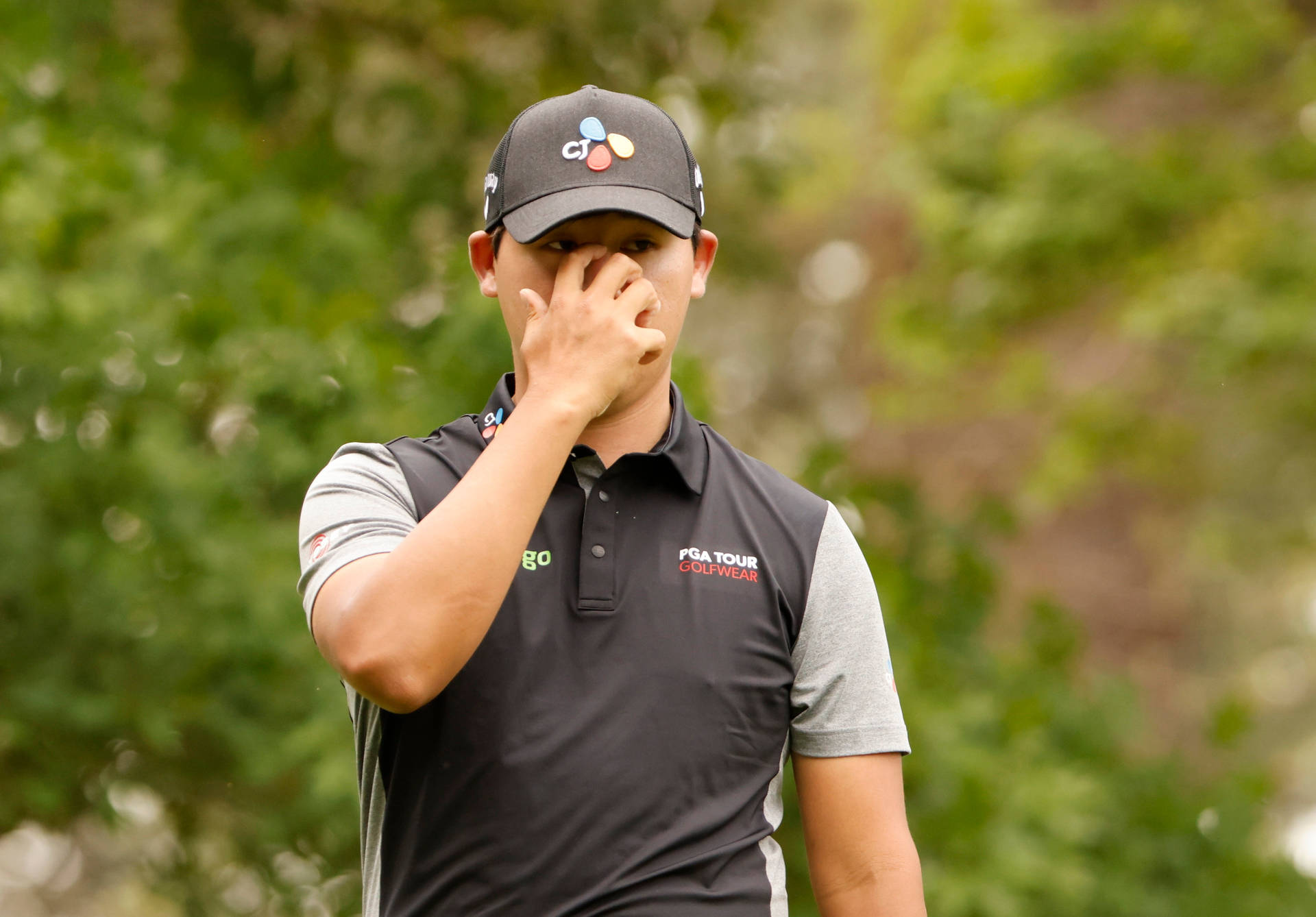 Si Woo Kim Scratching Face Background